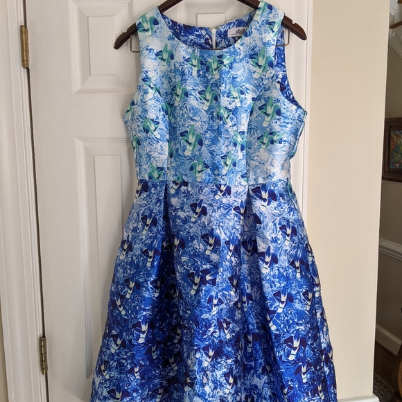 Dress - Picture 2 of 6